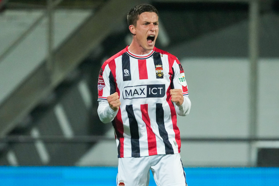 据现场转播 据现场转播